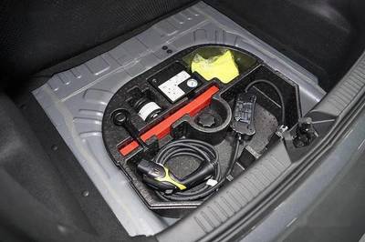 云度π3 E-Shock曜越版震撼上市，補貼后11.98萬元，引領小型電動SUV新風尚